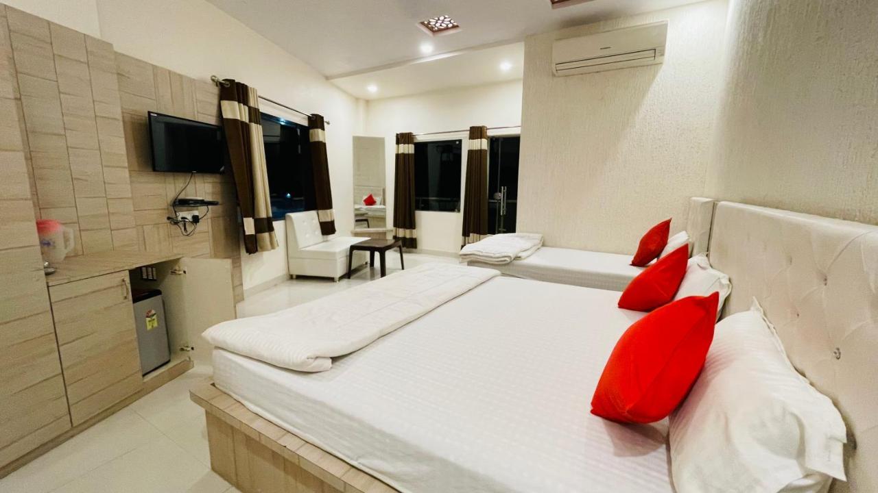 Hotel Namo Palace Кота Екстериор снимка